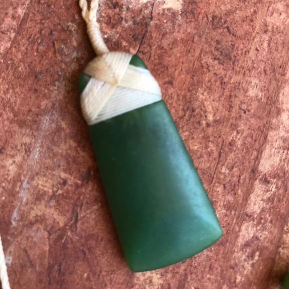 New Zealand Jade Maori Toki Style Necklace - Picture 3 of 10
